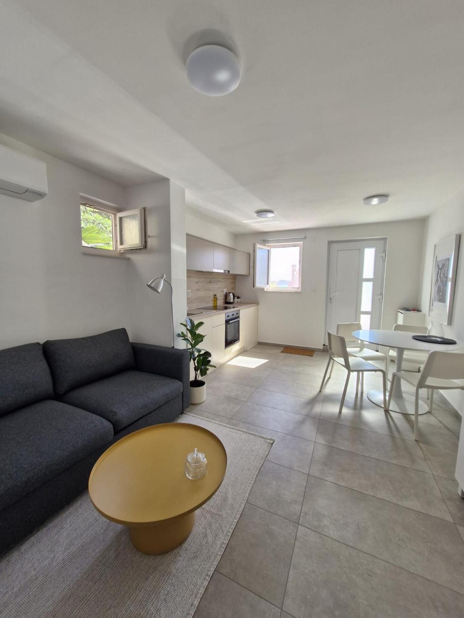 Luni Apartament
